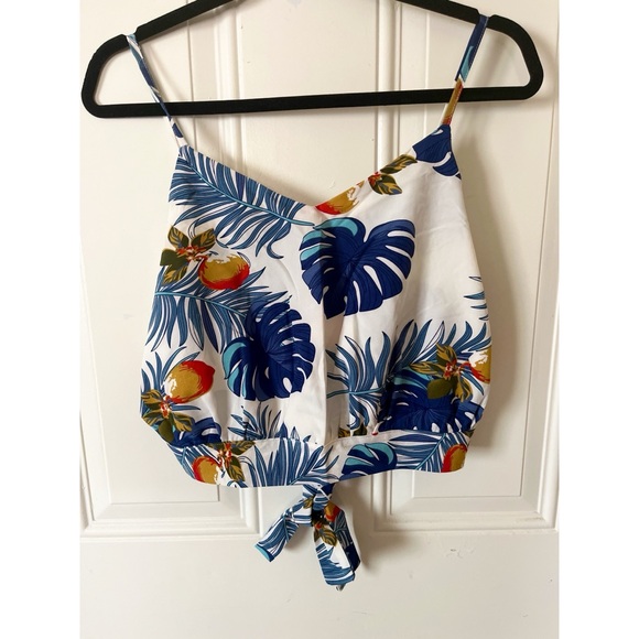 SHEIN Tops - SHEIN Large White & Blue Tropical Print Crop Top.